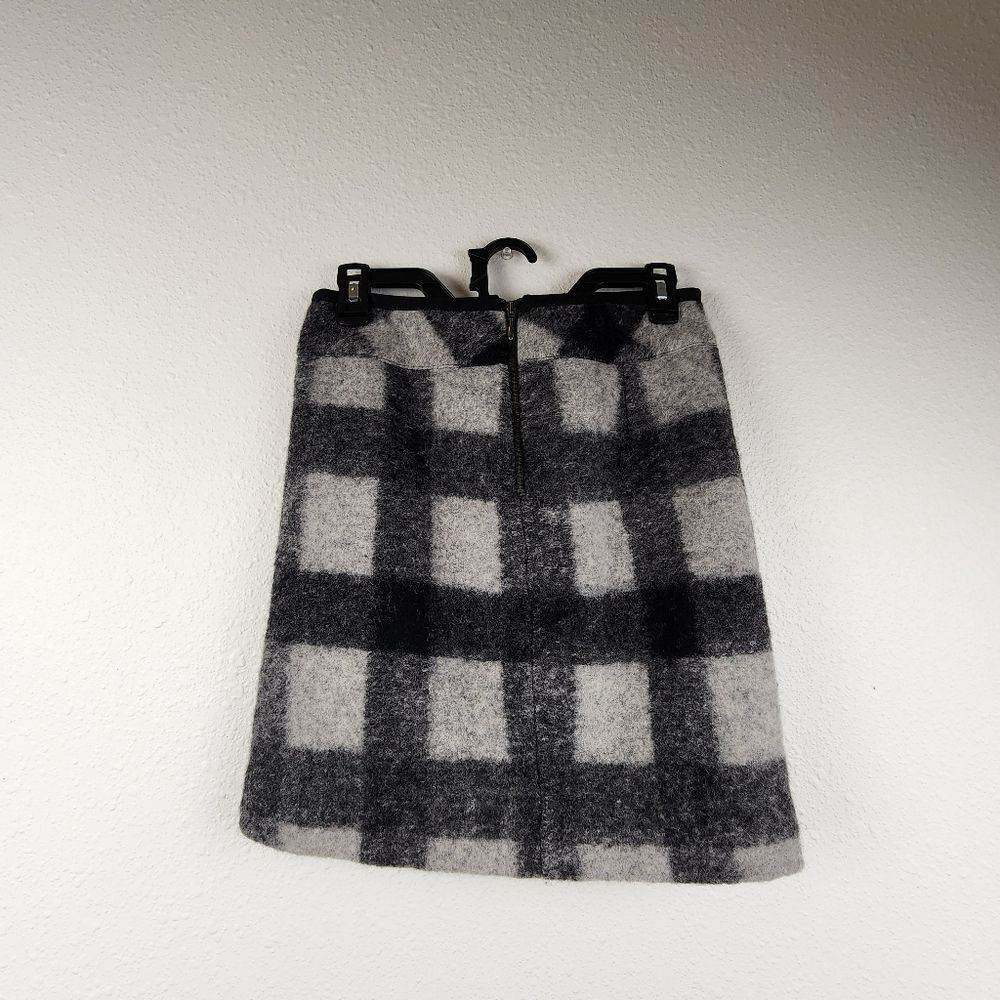 Banana Republic Black and Gray Checkered Pencil Skirt - Picture 3 of 6